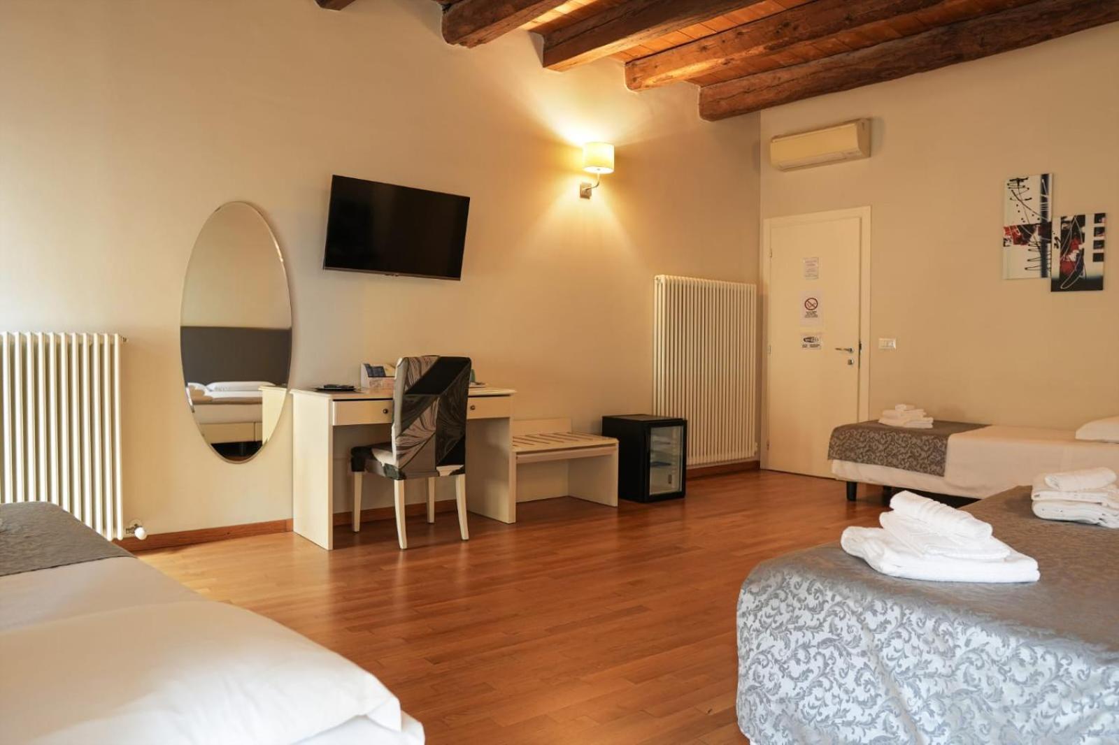 Honey Rooms فيرّارا المظهر الخارجي الصورة